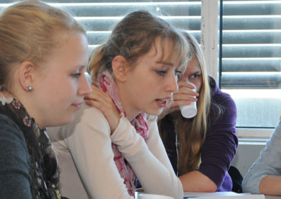 Schülerinnen besuchen die Uni