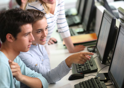 Studierende am Computer