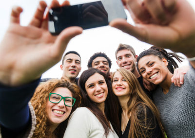 Studierende der Wirtschaftsinformatik machen ein Gruppenfoto