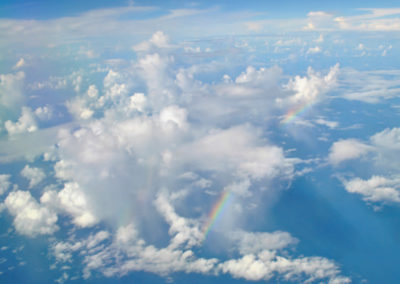 Regenbogen über den Wolken